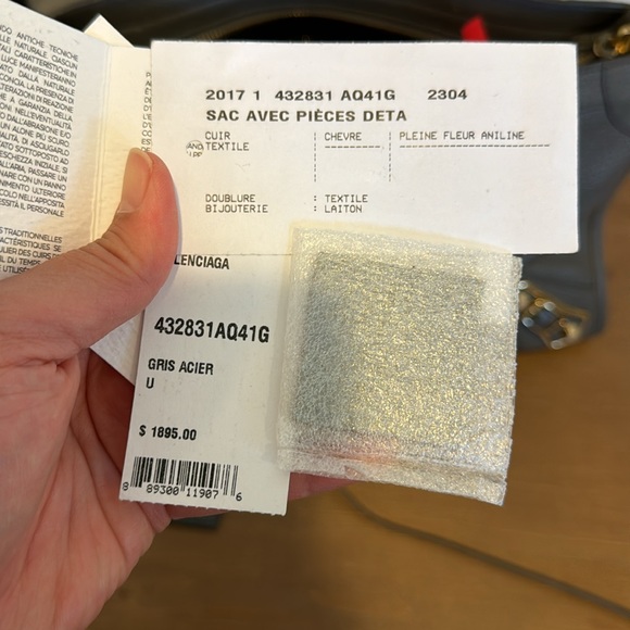 CONSIGNED Balenciaga City Bag Small - Picture 8 of 12